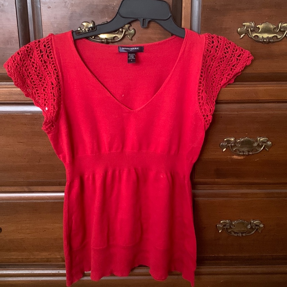 Used but without tears and holes, it is very stylish